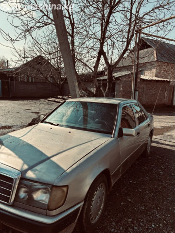 Mercedes-Benz W124