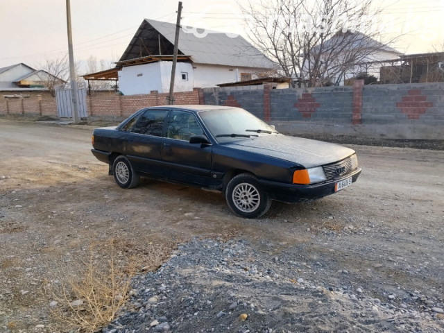 Audi 100